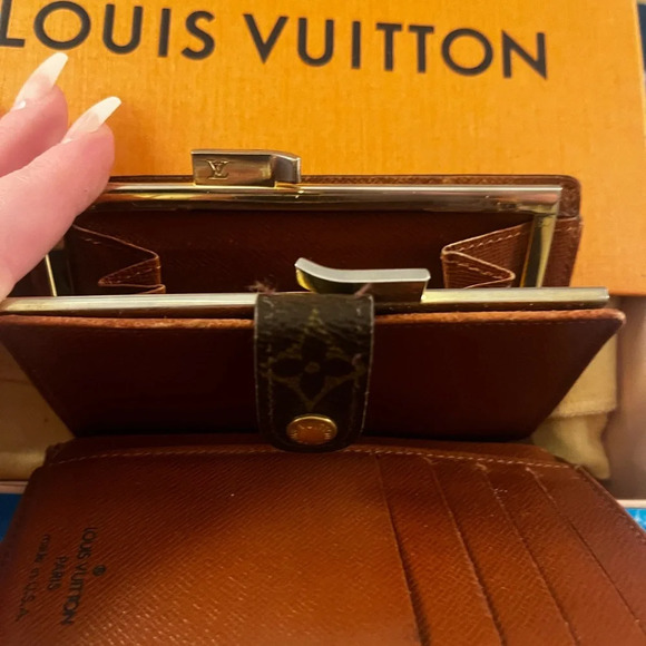 🍀 Louis Vuitton vintage monogram kiss lock wallet, GUC. - Picture 3 of 15
